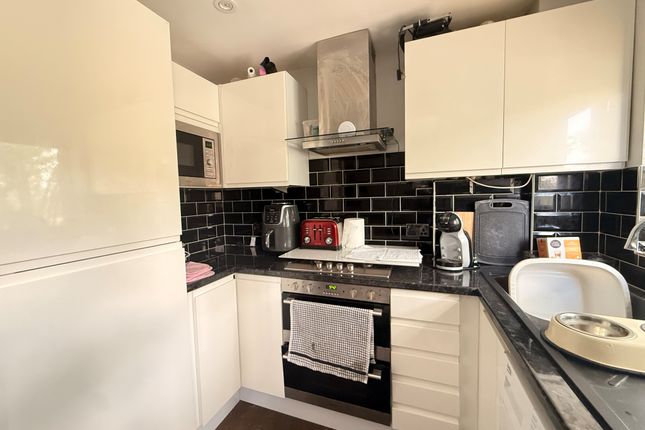 2, Florence Close, HARLOW photo 2