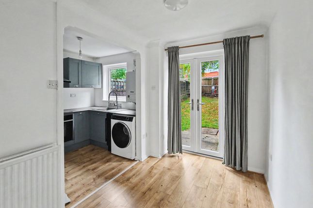 33 Holly Fold, Manchester photo 3
