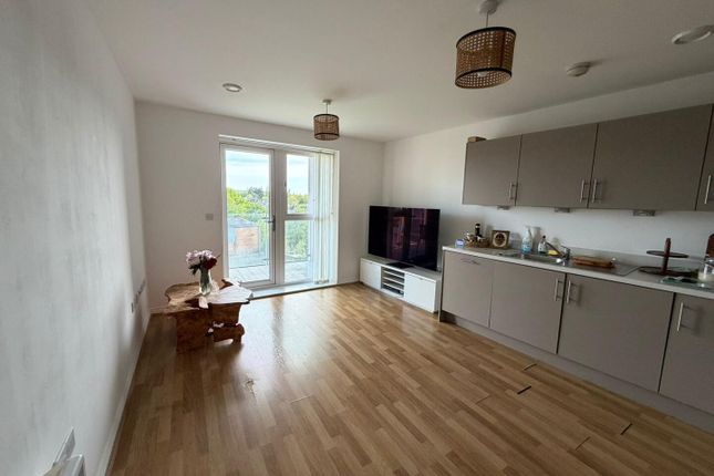 64 Gemini Park, Manor Way, Borehamwood photo 2