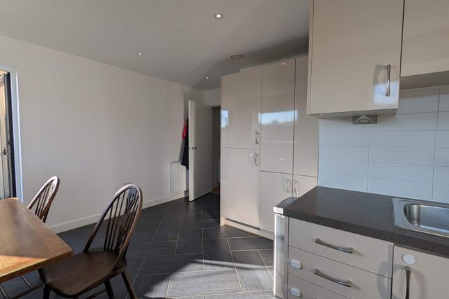 6 Newberry Mews, London photo 2