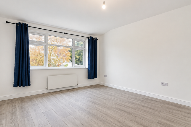 Oakwood Avenue, Southall photo 3