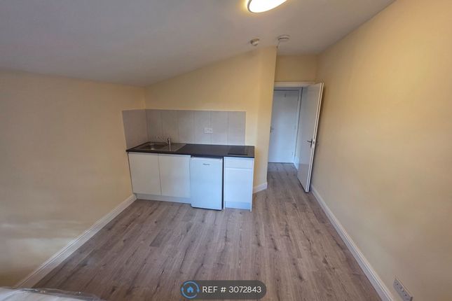 Studio Flat, London photo 3