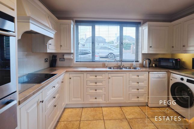 102 Southfield Avenue, Paignton photo 3