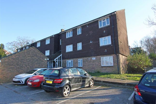 Thumbnail Flat for sale in Oaklea Court, Kendall Ave, South Croydon