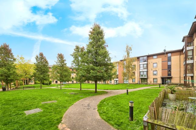 2-bed flat on Flat 26, Nokes Court, Commonwealth Drive, Crawley, £200,000