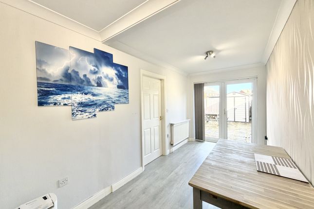 8, Garden Close, Stanley Park photo 4