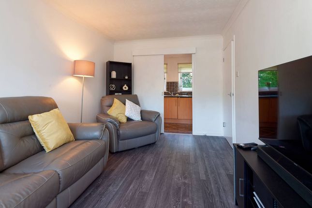Mahon Court, Chryston photo 4