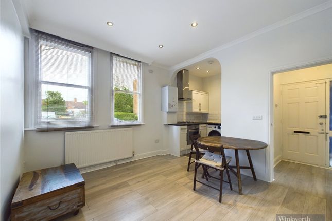 Flat for sale in Grove Crescent, Kingston Upon Thames
