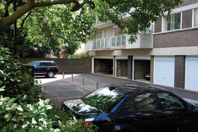Parking/garage to rent in Lock Up Garage, Durrels House, London