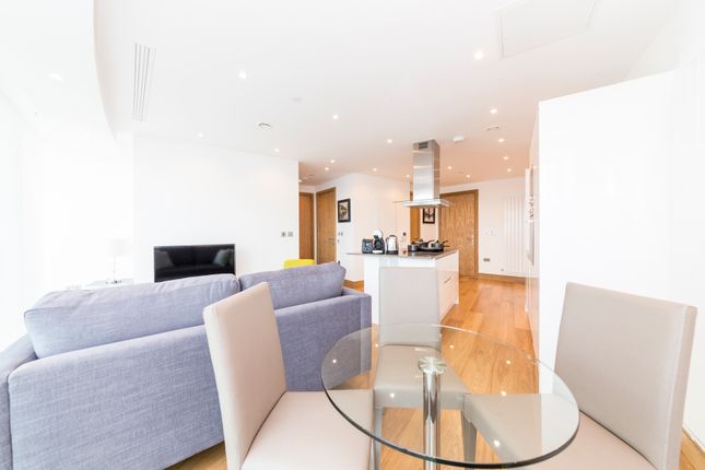 Flat to rent in Arena Tower, 25 Crossharbour Plaza, Canary Wharf, London