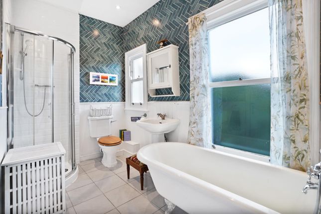 9B, Aylward Road, London photo 4