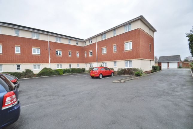 Flat for sale in Kingham Close, Moreton, Wirral