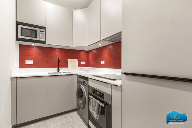 Ground Floor Flat, 2, Huddleston Road, London photo 3