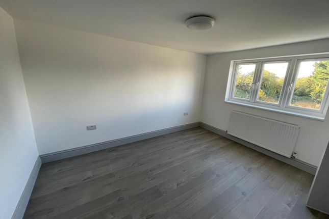 50, Lawn Close, Ruislip photo 5