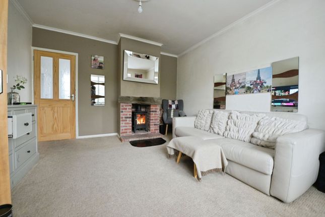 22, Avontar Road, South Ockendon photo 2