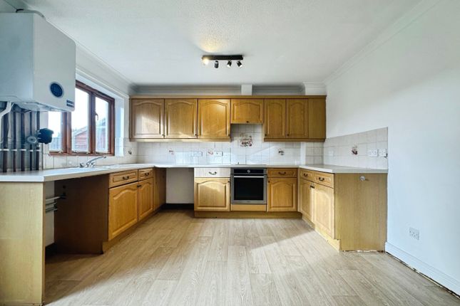 15, Roskruge Close, Helston photo 3