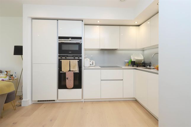 6, Croxley Court, 4 Garnet Place, West Drayton photo 3