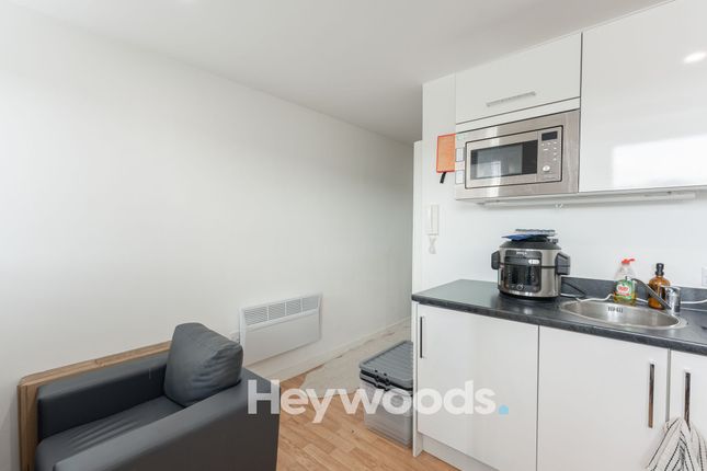 Flat 114, Keele House, Newcastle photo 4