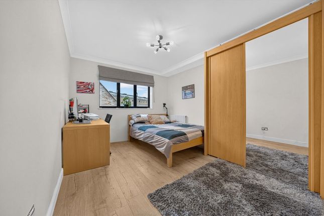 Flat 11 Commodore Building, 5, Wolseley Street, London photo 4