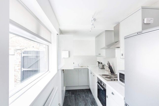 28, Lyndhurst Street, Salford photo 3