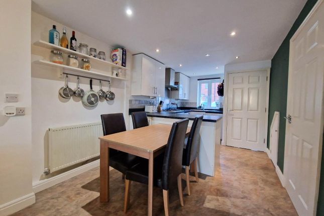 43, Graces Field, Stroud photo 3