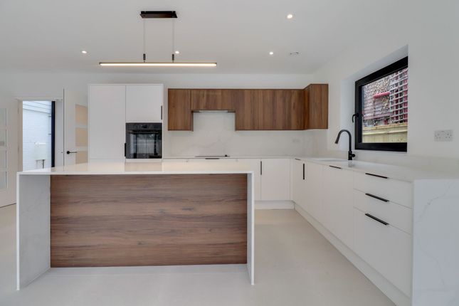 16a Stevens Lane, Esher photo 3