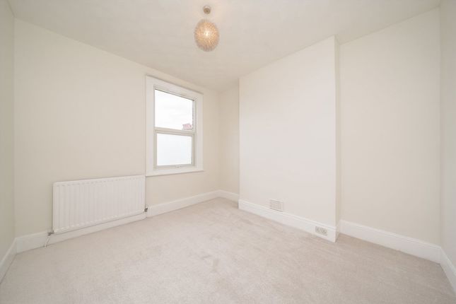 Overcliff Road, London photo 2