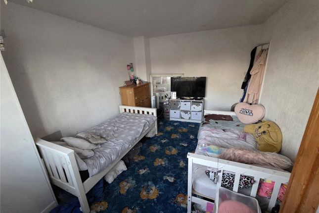 31, Clayton Road, Chessington photo 4