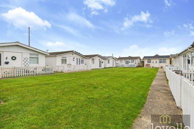18, Seaholme Park, Mablethorpe photo 3