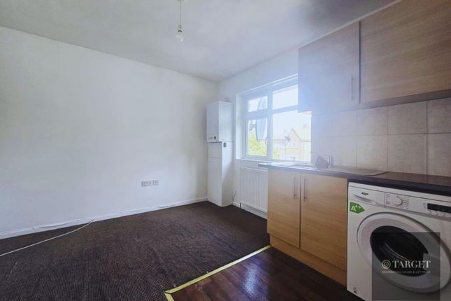 Flat 3, 215, Charlton Road,, London, photo 2