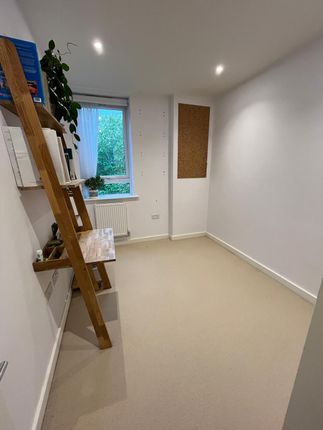 Woodford Road, Watford photo 5