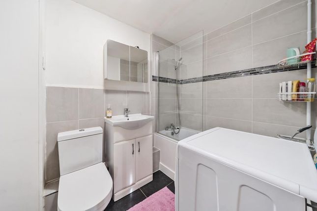 Flat for sale in Bath Road, Slough