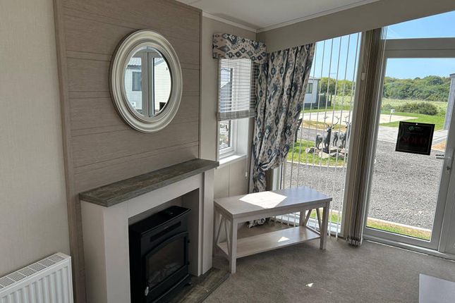 Carnaby, Lakehouse Lodge, Lytham St Annes photo 5