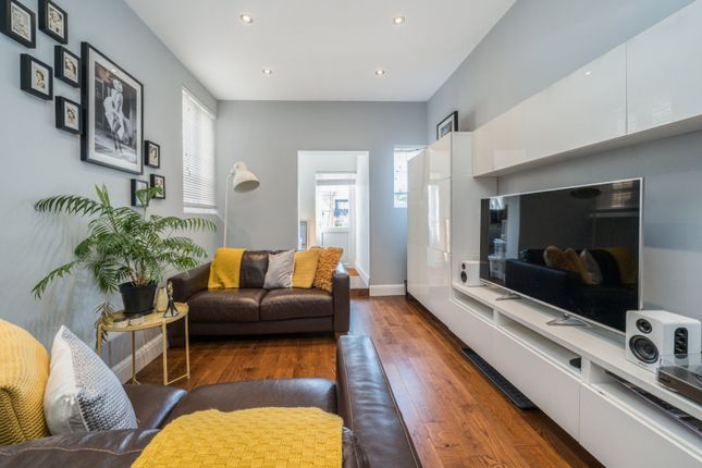 12, Alexander Avenue, London photo 4