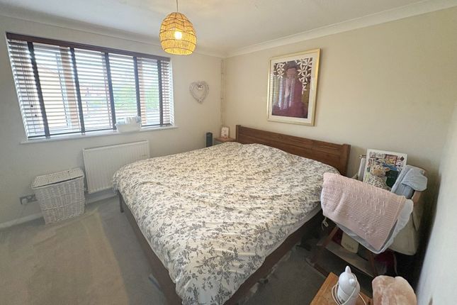 76, Annett Road, Walton-On-Thames photo 4