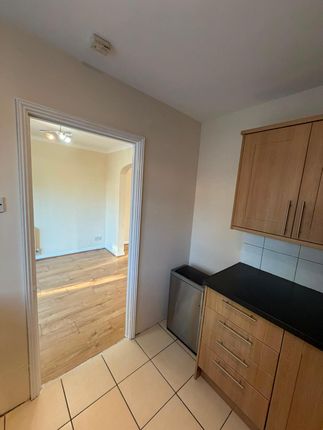3 bed property for rent in Hawkfields, Luton LU2