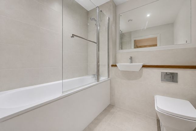 Flat 123, 27 Chandlers Avenue, London photo 4