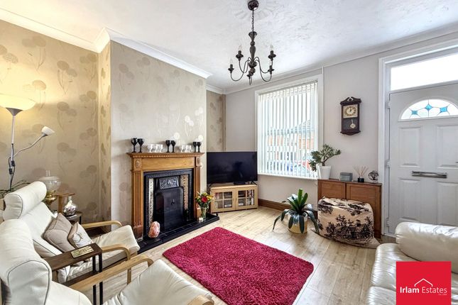 131 New Moss Road, Manchester photo 3