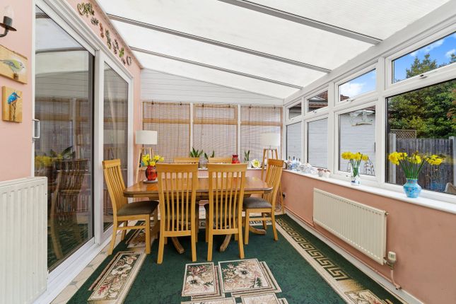 15, Gordon Close, Staines-upon-Thames photo 4