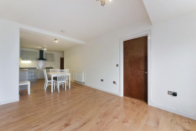 Flat for sale in Chase Road, Epsom
