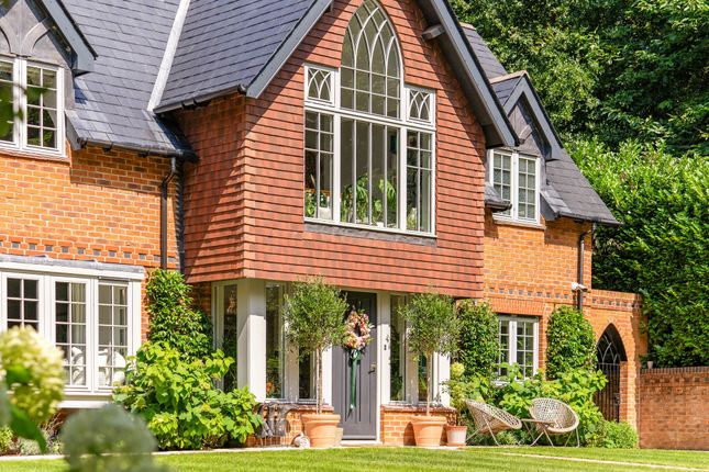 Laurel Bank, Bourne Grove, Lower Bourne, Farnham photo 2