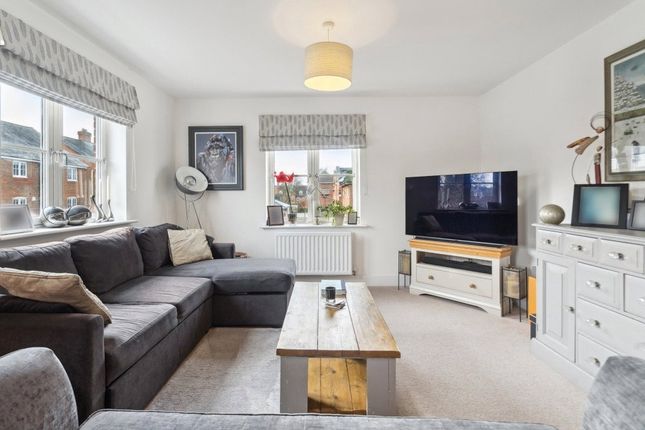 16 Coleman Court,, Portland Crescent, Buckinghamshire photo 3