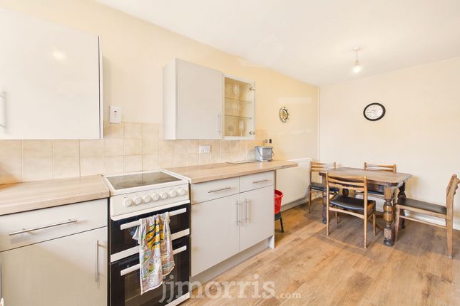 6 Scotchwell View, Haverfordwest photo 2