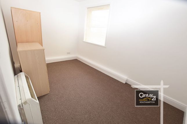 Flat to rent in |Ref: R153568|, Terminus Terrace, Southampton
