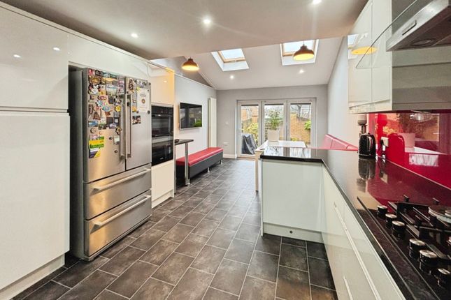 25, Hopefield Way, Bradford photo 2