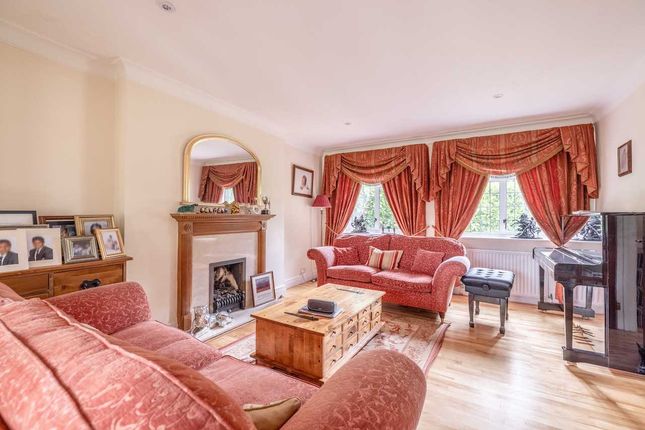 April Cottage, Ellis Avenue, Chalfont St Peter photo 3