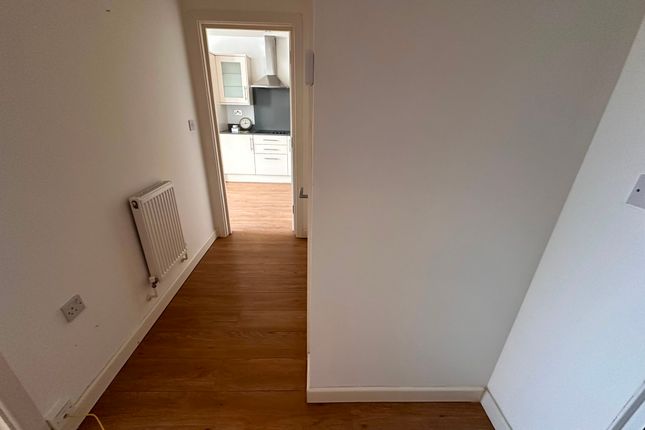46 Nova House, 1 Buckingham Gardens,, Slough photo 4