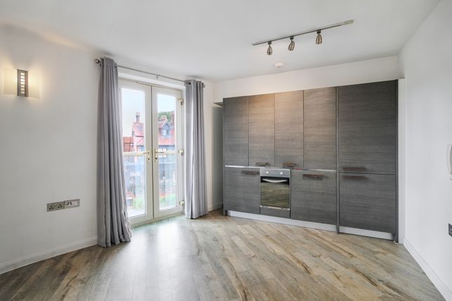 Flat 8, Ashley Gate, Walton-on-Thames photo 3