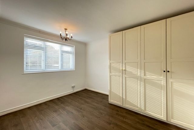 19, DUNSTABLE photo 5