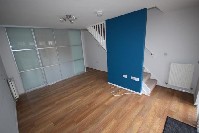 17 Merton Close, Church Gresley, Derbyshire photo 3